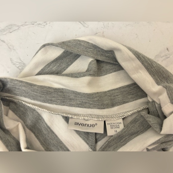 Women’s Avenue Sweater Size 16 Thin Knit Long Sleeve Cowl Neck Gray Striped​ - Picture 8 of 9